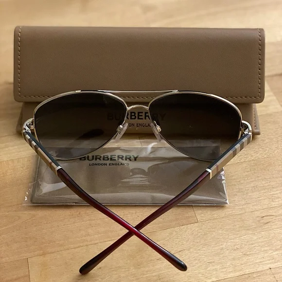 Burberry | Accessories | Burberry Be380 Polarized Sunglasses  display picture 2